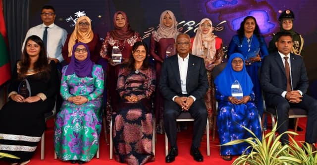 ފޮޓޯ: ރެހެންދި އެވޯޑް 2022 ހާސިލުކުރި ފަރާތްތަކަށް އެވޯޑް ހަވާލުކޮށްދެއްވުން