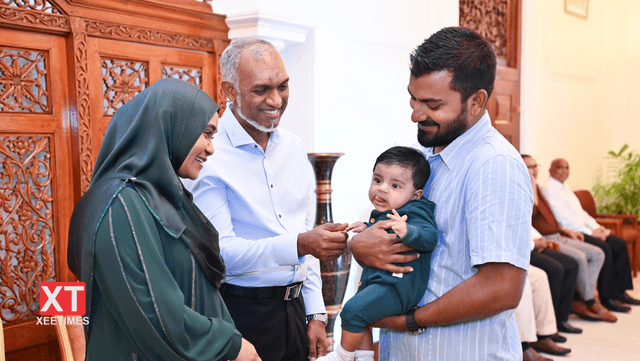 ފޮޓޯ: ރައީސުލްޖުމްހޫރިއްޔާގެ ދެކަނބަލުން ޢީދު ސަލާމް ކުރެއްވުން