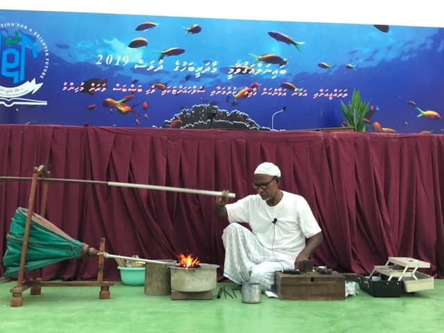 މާދަރީ ބަހައްކޫ ކޮބައި؟ އެބަހާއި މެދު ވިސްނަންނޫ ކޮންބައިކެނެ؟