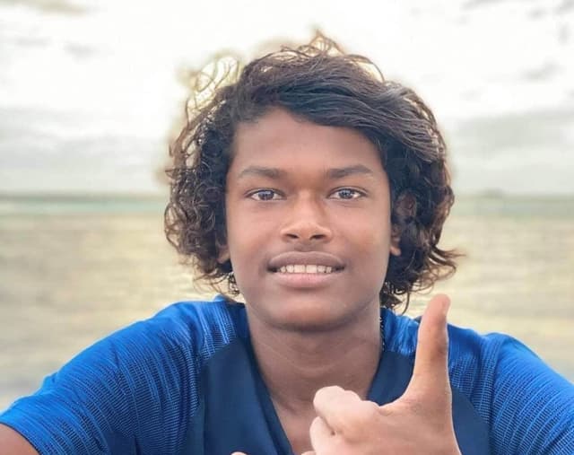ސީލިންގ ބޮލަށް ވެއްޓި އަނިޔާ ލިބުނު ފިރުޝާންގެ ޙާލު ސީރިއަސް