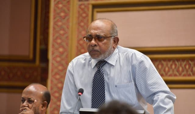 ޒާހިރު އާދަމް- ގައްދޫ އަށް އެންމެފުރަތަމަ ކަރަންޓުގެ ޚިދުމަތް ފޯރުކޮށްދެއްވި ނަމޫނާ ބޭފުޅެއް!