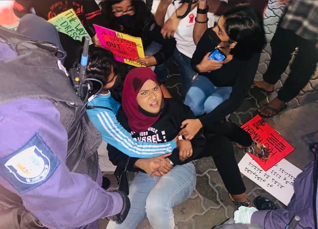 އަނިޔާވެރިކޮށް މުޒާހަރާތައް ރޫޅާލުން، ނުހުއްޓުވުނު ސަޤާފަތެއް!