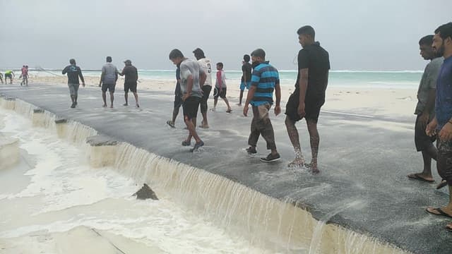 ފޮޓޯ: އުދައަރައި ހޯރަފުށީ އެއާޕޯޓާއި، ހޯރަފުށީގައި ފެންބޮޑުވުން