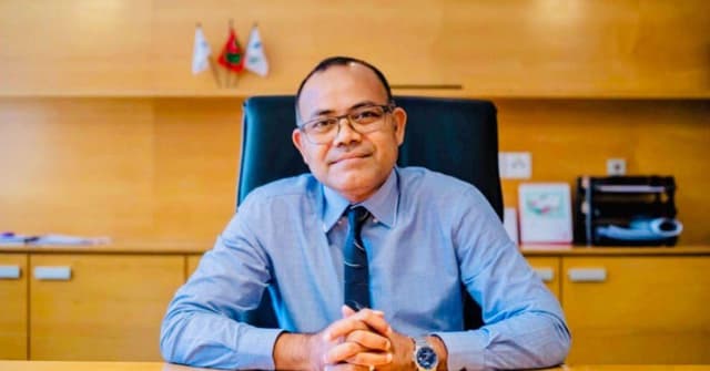 ޝާހު: އުސޫލުގަ ހިފަހައްޓަވާ ދިރިއުޅުމާއި މަސައްކަތުގަ ނަމޫނާއެއް
