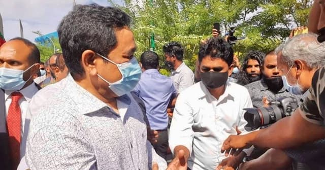 ފޮޓޯ: ރައީސް ޔާމީން މިނިވަންވުމުން ސަޕޯޓަރުންނާއެކު