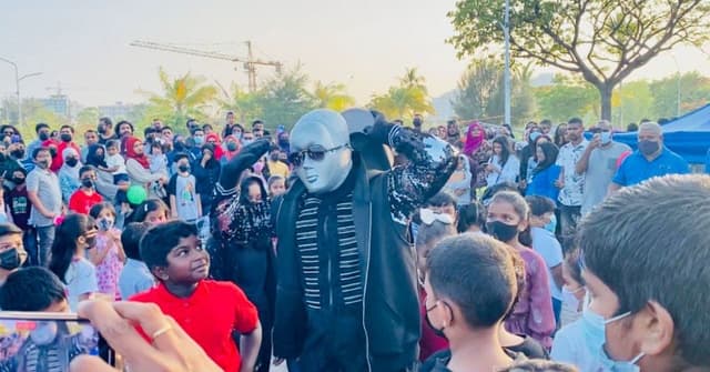 ފޮޓޯ: ސްޓެލްކޯ އިން ކުރިއަށްގެންދިޔަ ކުޑަކުދިންގެ ހަވީރު
