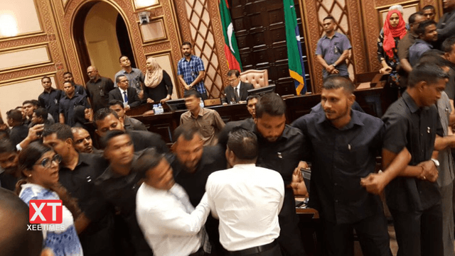 'ޢިއްޒަތްތެރި' މެންބަރަކަށް ހޮވުމަށް ވޯޓުދޭން ތިއުޅެނީ ރަނގަޅު ކެންޑިޑޭޓަށްތަ؟