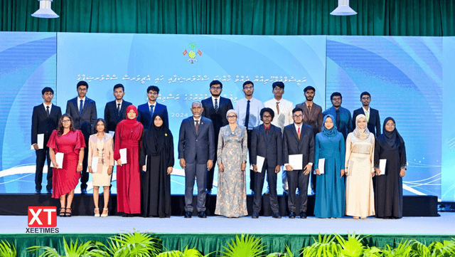 ފޮޓޯ: ރައީސް ދެއްވާ ސްކޮލަރޝިޕާއި ހައި އެޗީވަރސް ސްކޮލަރޝިޕްގެ ލިޔުން ހަވާލުކޮށްދެއްވުމުގެ ރަސްމިއްޔާތު